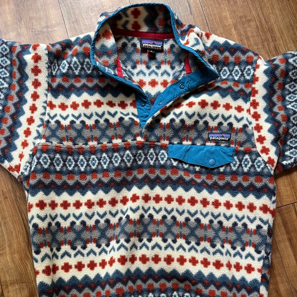Patagonia Blue and Red Patterned Fleece Pullover